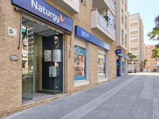 Location Local commercial  Tarragones. Excelente local comercial en bloc tarragonés, sant pere i sant p