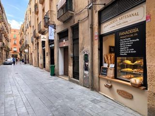 Lloguer Local Comercial  Nau. Local comercial con salida de humos en calle nau, a escasos metr