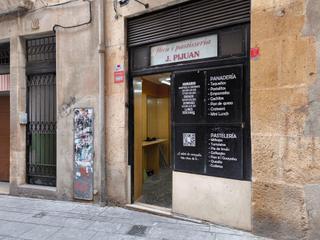 Lloguer Local Comercial  Nau. Local comercial con salida de humos en calle nau, a escasos metr