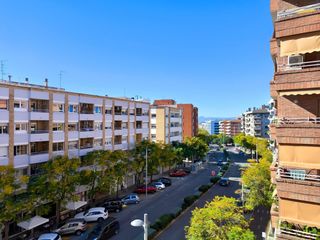 Pis a Nou Eixample Nord. Exclusiva vivienda amplia en tgna centro con plaza de parking y