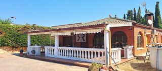 Chalet in Avinguda de les flors 12. Chalet con 1200m2 de terreno llano  – urb. masies catalanes - al