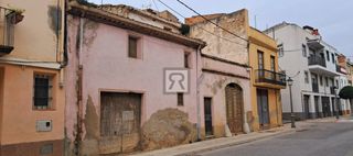 Building in Avinguda de catalunya 4. Casa de pueblo a reformar o para construir pisos – vallmoll | ta