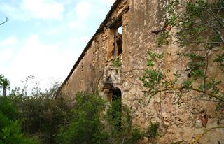 Masia a Valls. Finca de 5700m2 con masía de piedra antigua a reformar  – valls
