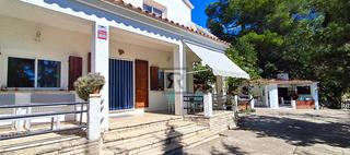Xalet a Carrer del dragó 92. Chalet para entrar a vivir con piscina  – urbanización masies ca