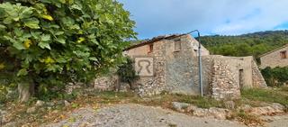 Casa in Carrer el bosquet 23. Solar urbano con casa semiderruida y pack de 5 fincas rústicas