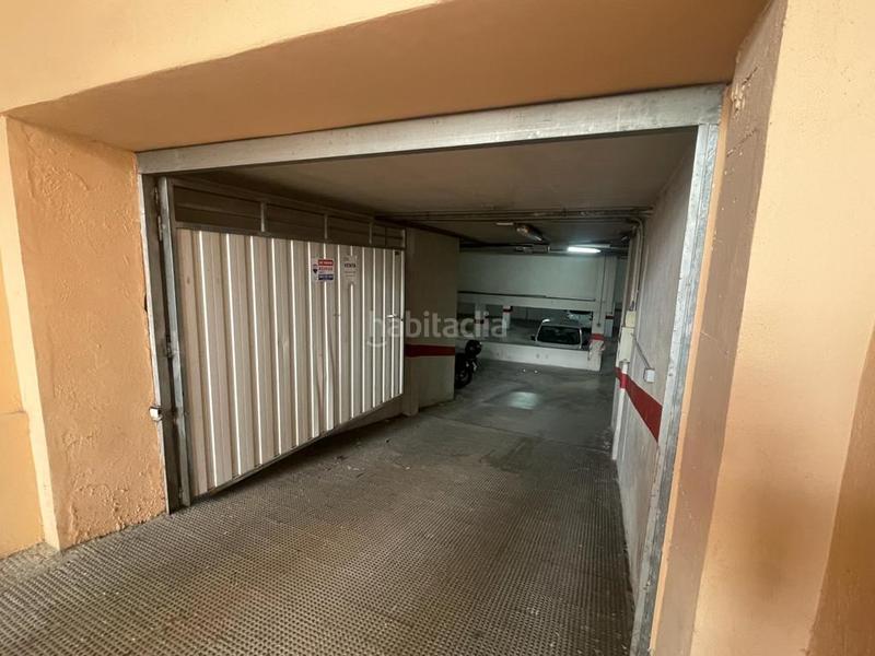 Foto 04bb8c71-d4d0-402c-bf97-f6e8c079f6e7. Parking coche en Cheste