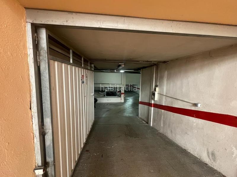 Foto fe24755f-25dc-4db1-b5ec-0619e6293274. Parking coche en Cheste