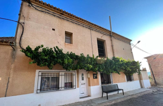 Casa a Huertos cojos 15. Venta de casa independiente (alquilada) en calle huertos cojos n