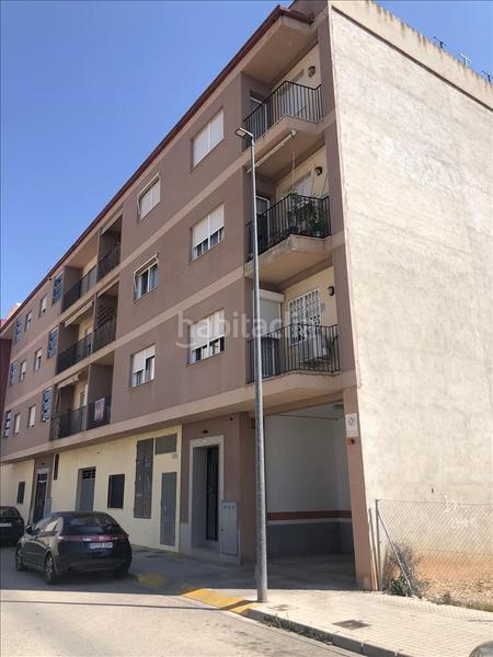 Foto e50703c4-aa65-4df7-b145-a2c56bfc4560. Parking coche en 1 de maig en Alcúdia (l´)