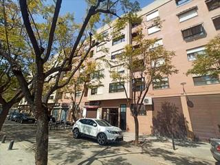 Aparcament cotxe a Corts valencianes, 6