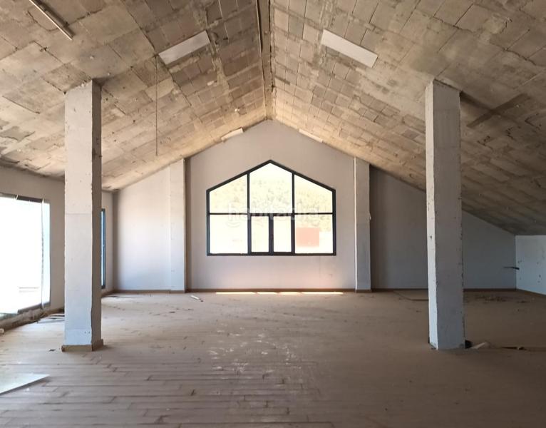 Foto c73e19ae-c639-4554-a88f-7ab9f912ad2b. Local comercial a ribera baixa a Favara