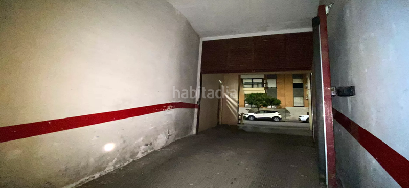 Foto ae4379b5-872c-4a64-9f3d-da6d9ab162f1. Aparcament cotxe a barcelona a Moncada