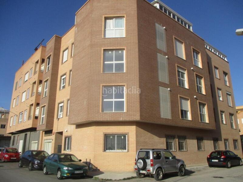 Foto a70eb871-3e87-473d-bf10-82b8562b2d3f. Aparcament cotxe a ceràmiques riba-roja a Riba - roja de Túria