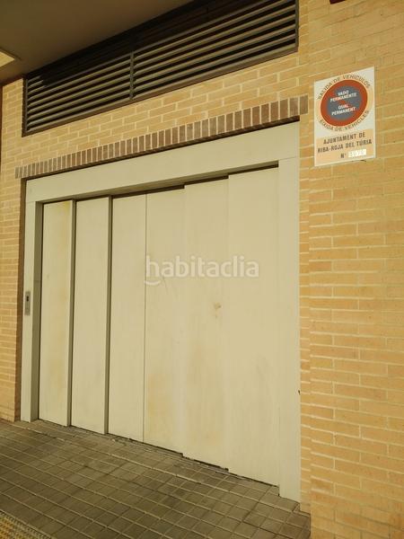 Foto e1fa6d38-b3b7-4a32-9009-9288bfbab4e7. Aparcament cotxe a ceràmiques riba-roja a Riba - roja de Túria