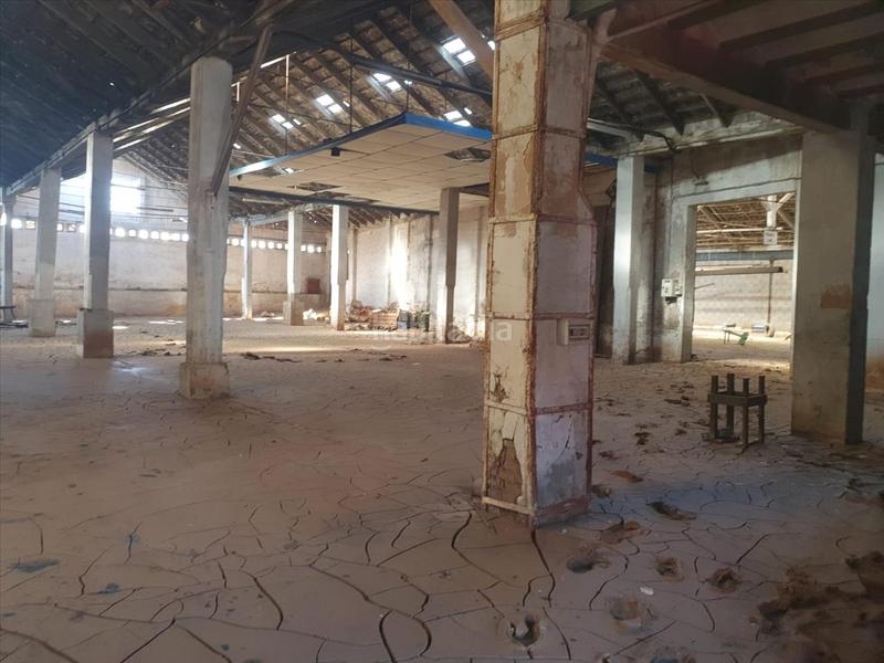 Foto bd97b8f6-0324-4c8b-a442-ee625877475d. Nau industrial a calvari del a Algemesí