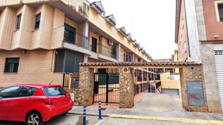 Casa in Sant roc, 11. Adosado en aldaia con rentabilidad inversión segura sin comisión