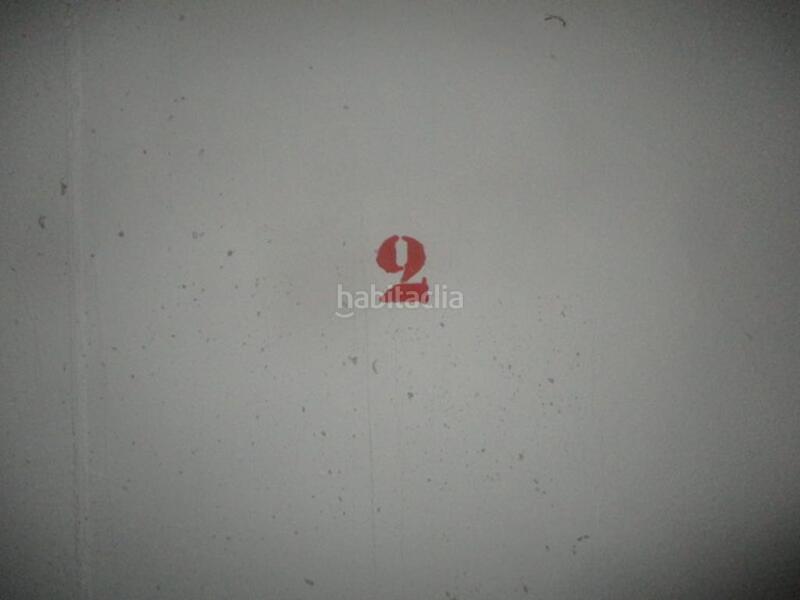 Foto e97dd6a7-1f9c-437c-bc00-e59d29fe31a2. Aparcament cotxe a ceràmiques riba-roja a Riba - roja de Túria