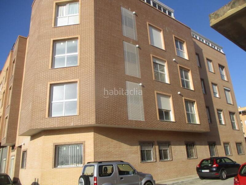 Foto d77b550f-245c-4547-a683-3e6ebef75029. Autoparkplatz in ceràmiques riba-roja in Riba - roja de Túria