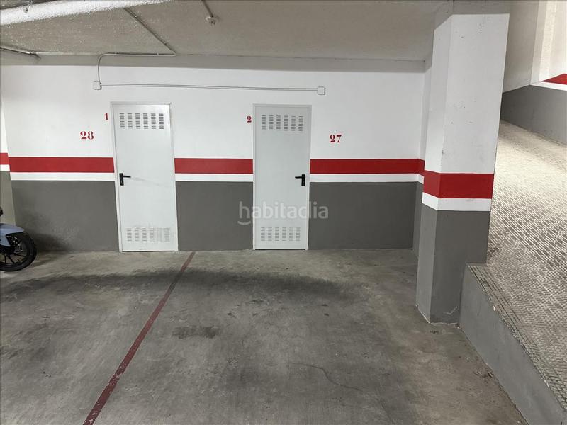 Foto b28eebb3-fd06-4dc1-bf1a-635b2bd7a55f. Parking voiture dans parroco berenguer dans Real de Gandía