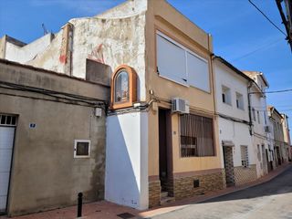 House in Cl sant roc, 9. Casa amplia de 218 m en càrcer  gran oportunidad para vivir o in
