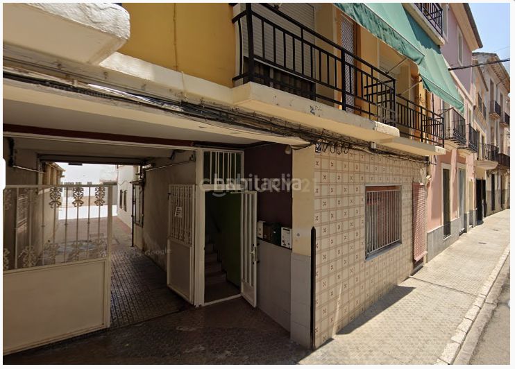 Foto 12054a23-d2bc-428d-94a4-fb86cba23fd0. Apartamento en carrer del pedró venta de piso garaje en calle del pedro 24 castelló de la ribera actualmente okupado en Villanueva de Castellón