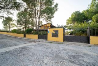 Casa  Monte júcar 9. Vive en armonía chalet con encanto en plena naturaleza de la rib