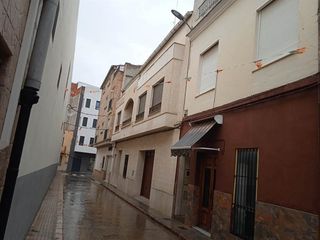 Casa in Doctora consuelo aranda, 14. Venta de casa okupada por sus antiguos propietarios en calle doc