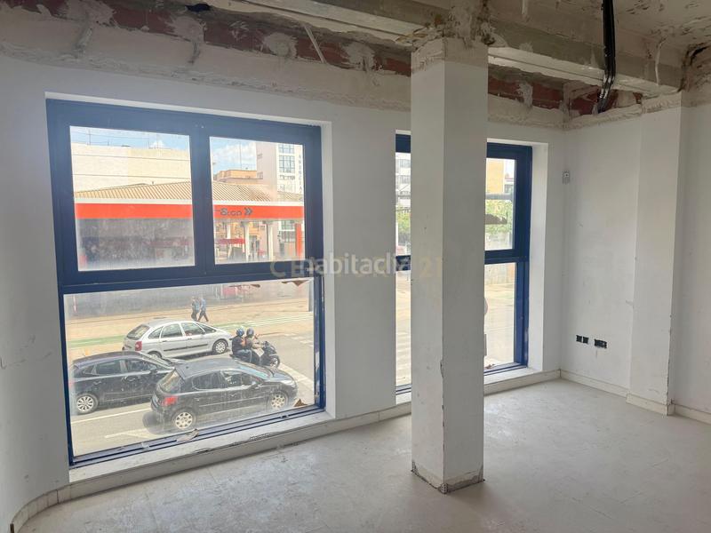 Foto 8a5ef556-966b-4ba2-a66f-7b69e917b4b6. Gebäude in avinguda del port in La Creu del Grau Valencia