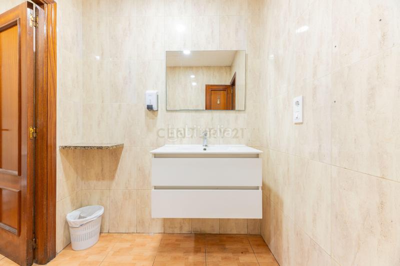 Foto f5177057-6901-4d2f-82ce-c3679f33da34. Pas-de-porte local commercial dans avenida primado reig dans Valencia