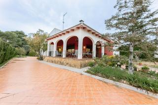 Casa a Carrer montgo, 14, mare de déu de montserrat, spain. Chalet con dos terrenos, piscina y pinada en montserrat  a 7 min