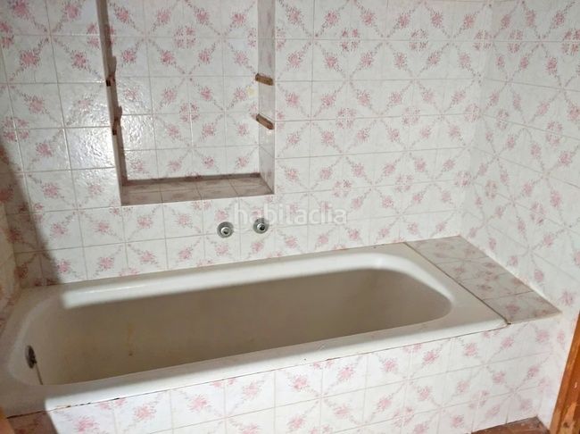 Foto f36408a0-2fc2-4880-8010-32242d09442f. Casa a trasmuro a Alberic