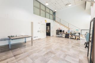 Local commercial à Carrer sagunt, 46190 riba-roja de túria, valencia, spain. Local comercial céntrico con espacios versátiles y excelente vis