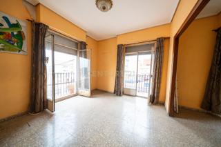 Edifici a Plaça dels furs, burjassot, spain. Proyecto de reposicionamiento inmobiliario en valencia burjassot