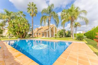 Casa en Carrer merla, 18, 46184 colinas de san antonio, valencia, spain. Exclusiva villa de lujo en san antonio de benagéber  lista para