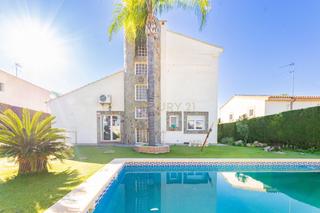 Casa a C. augusto ii, 29, l'eliana, spain. Amplio chalet en leliana mucha luz natural, excelente ubicación