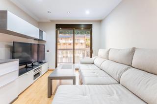 Flat  Calle isaac peral, valencia, spain. Estupendo  piso renovado en valència, comunitat valenciana