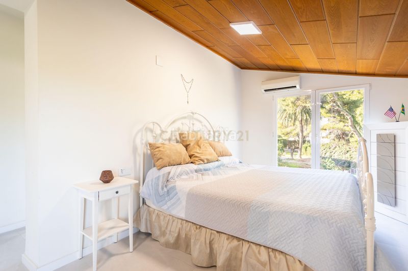 Foto d4d4e06e-cbfe-45b8-b9e8-bf57d7e52a41. Chalet en reines espectacular chalet de 9 habitaciones en el vedat con jardín y garaje en Torrent