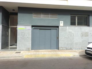 Aparcament cotxe a TRIBUNAL DE LES AIGUES, 27
