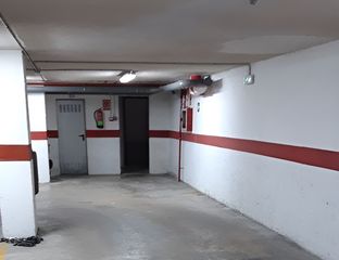 Car parking in Reyes catolicos, sn