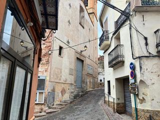 Business premise in Constitucio, 10. Impresionante propiedad casi nueva en serra, valencia