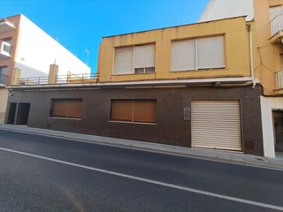 Casa en Pedralba, 38. Amplia propiedad en vilamarxant, valencia  oportunidad única act
