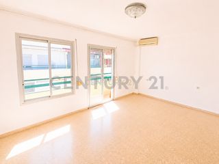Pis a Avinguda de les tres creus, 71, valència, spain. Oportunidad en patraix! 2 habitaciones con ascensor y balcón  po