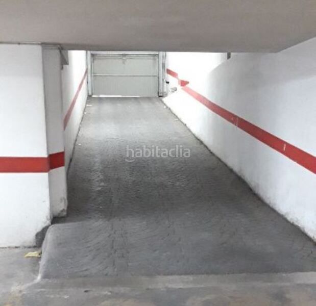 Foto b25a7e2a-5b1f-4005-89df-2a386a6b27df. Autoparkplatz in reyes catolicos in Benifaió