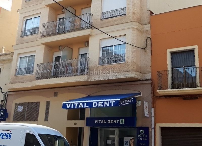 Foto 00b394df-9f50-4670-b349-98929d38c242. Aparcament cotxe a arbres dels a Algemesí