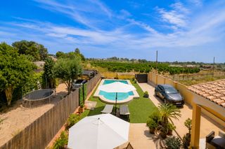 Casa in Calle francisco lozano, nàquera, spain. Adosado con encanto, piscina privada y barbacoa privada