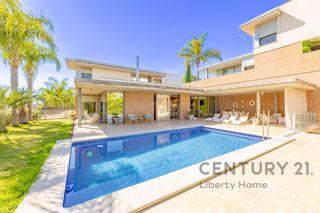 Casa en Torre en conill, bétera, spain. Exclusiva villa familiar en torre en conill, junto a colegios in