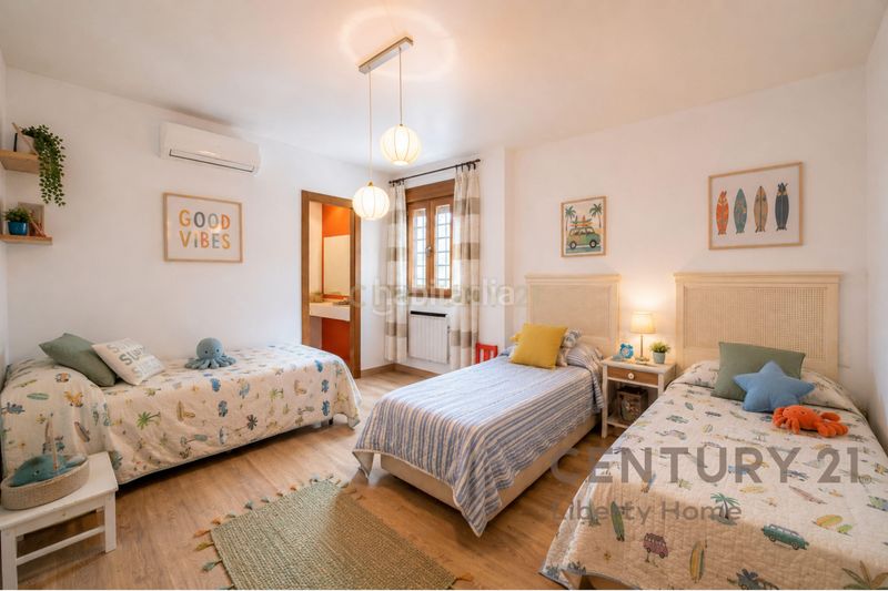 Foto 0ce4f438-3532-4fa5-81d0-a173518da33c. Casa amb piscina a Los Pinares-La Masia Bétera