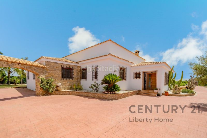 Foto db40fde2-142d-4edd-ad9c-1b8c4fe55dd1. Casa amb piscina a Los Pinares-La Masia Bétera
