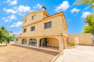 Appartement  Pl poligono n-06.r 377 polígono 6 parcela \1 002401800yj19bloma.. Chalet con gran parcela, paellero y espacio para piscina en béte
