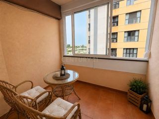 Piso  Plaça d'hondures, 12, valència, spain. Amplia vivienda de 112 m con terraza y gran potencial de reforma